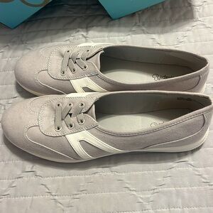 New BareTraps Women's 9M Silver Gray and White Sneakers tennis shoes flats